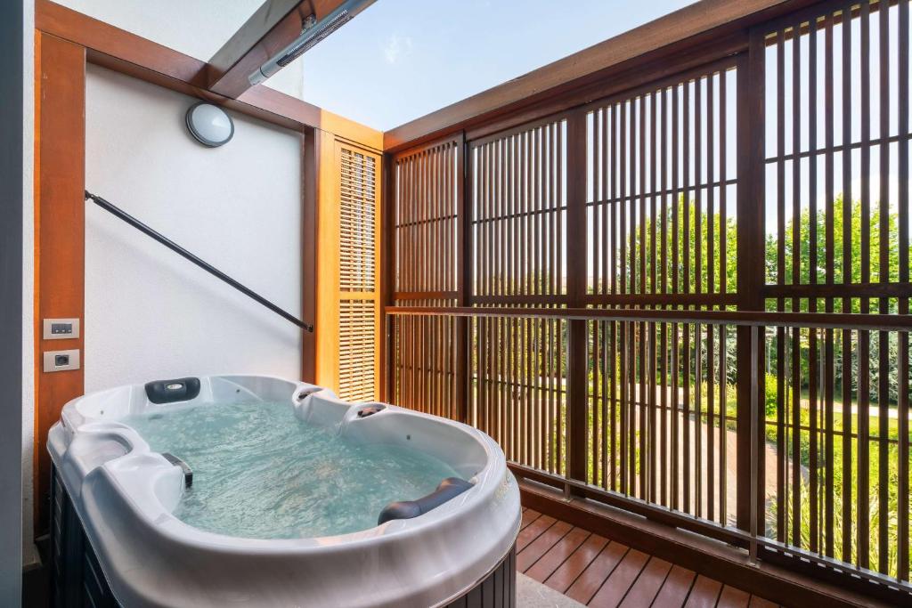 Hot tub