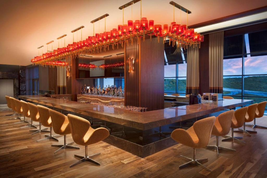 Highly-rated bar