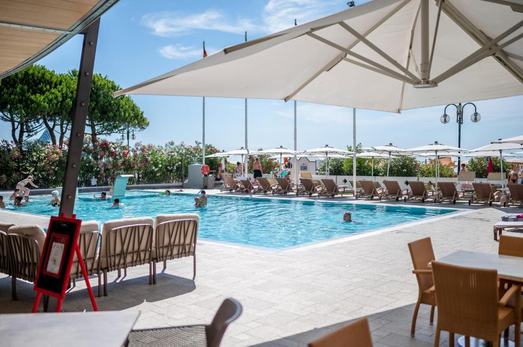 Hotel Cesare Augustus — Swimming pool in Jesolo, Veneto