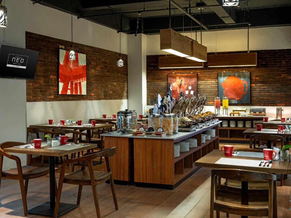 Restaurant, Hotel Neo Gading Solo in Surakarta