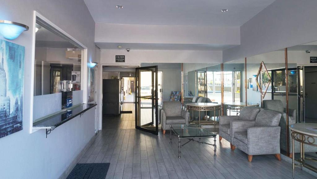 Kings Motel Inglewood - Adults Only photo
