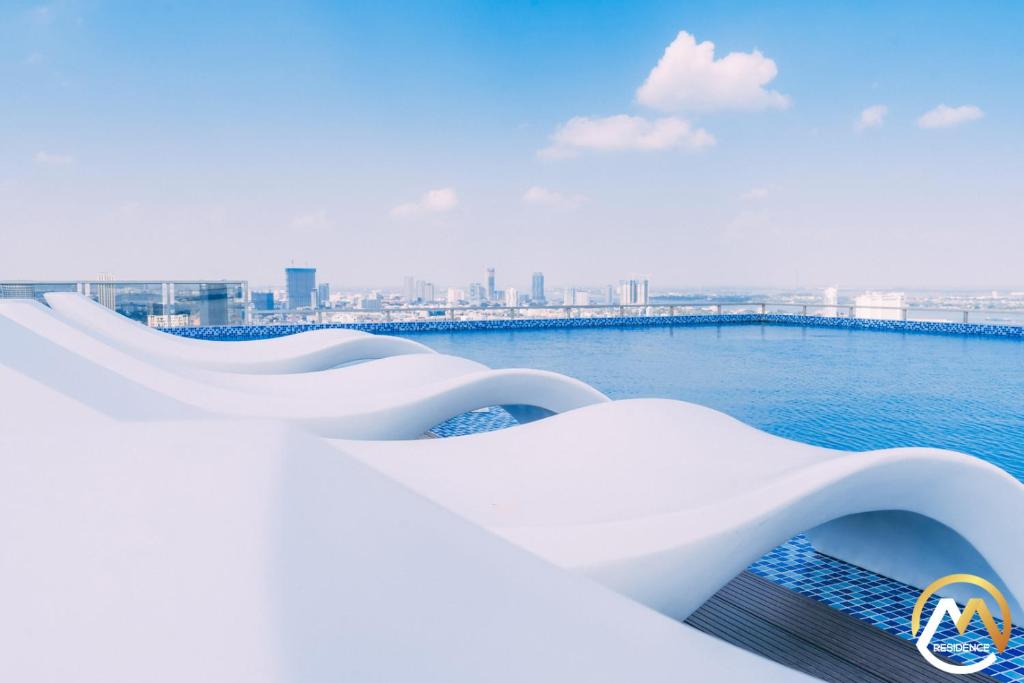 Down To 24 USD Per Night Brand New Units Infinity Pool in M Residence — Hotel in Phnom Penh