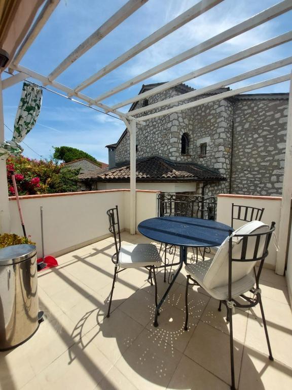 Sea view front beach apartment deluxe near Nice airport - 3