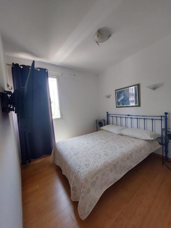 Sea view front beach apartment deluxe near Nice airport - 2