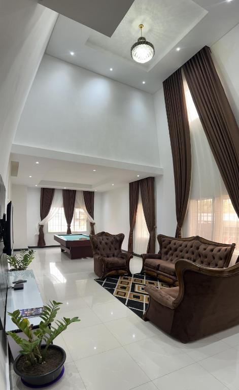 House2 Executive Master Suite photo