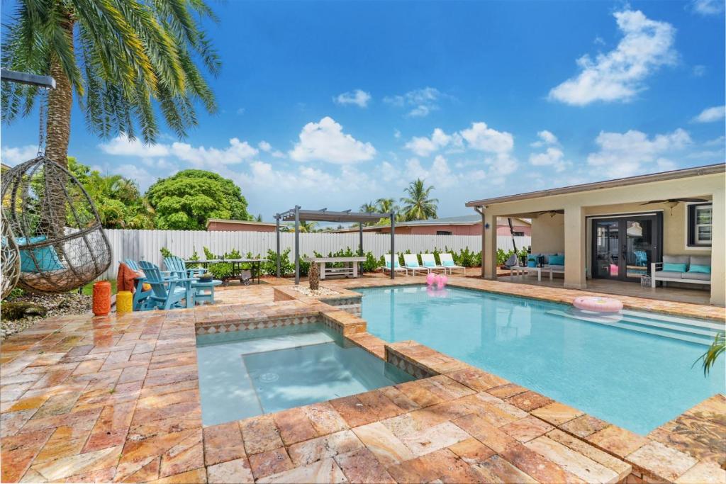 Oasis with Pool Spa Games 5BR L21