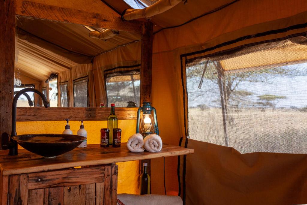 Mawe Tented Camp photo