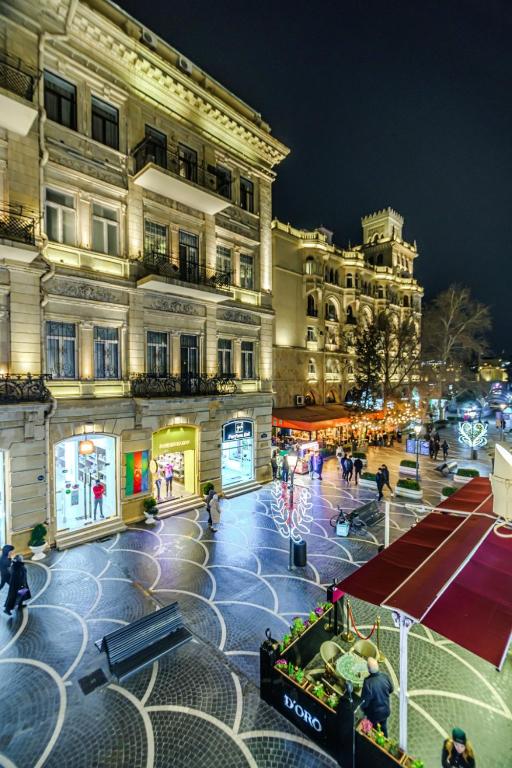 Nizami Street 2 Room Gold Home — Hotel in Baku