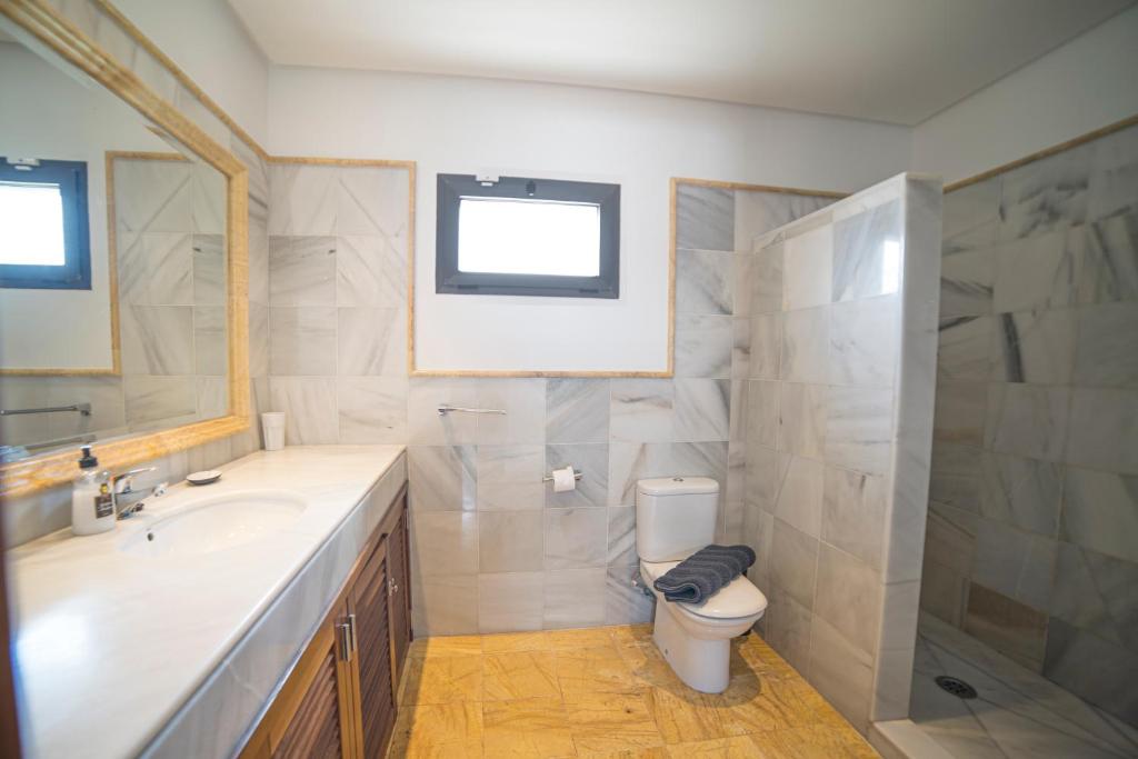 Villa Babel - First Line Seafront Holiday House - 5
