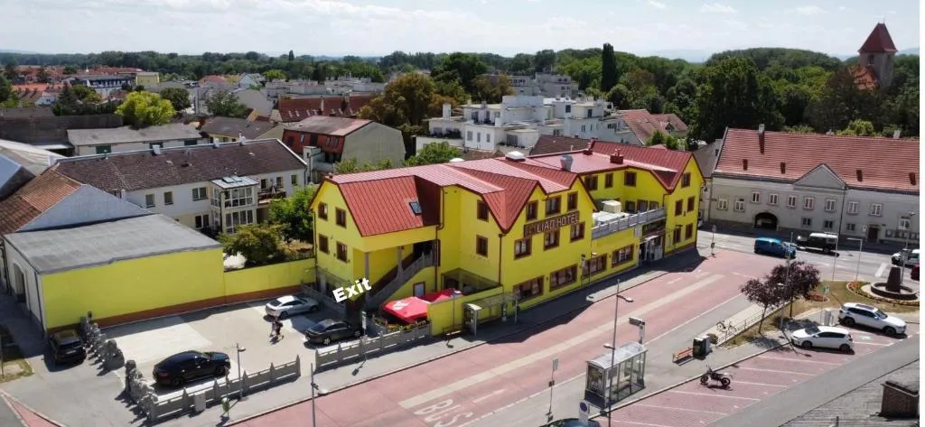 Mr.Liao Hotel, hotel in Himberg