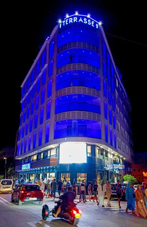 Hôtel La Perla، فندق في الحسيمة