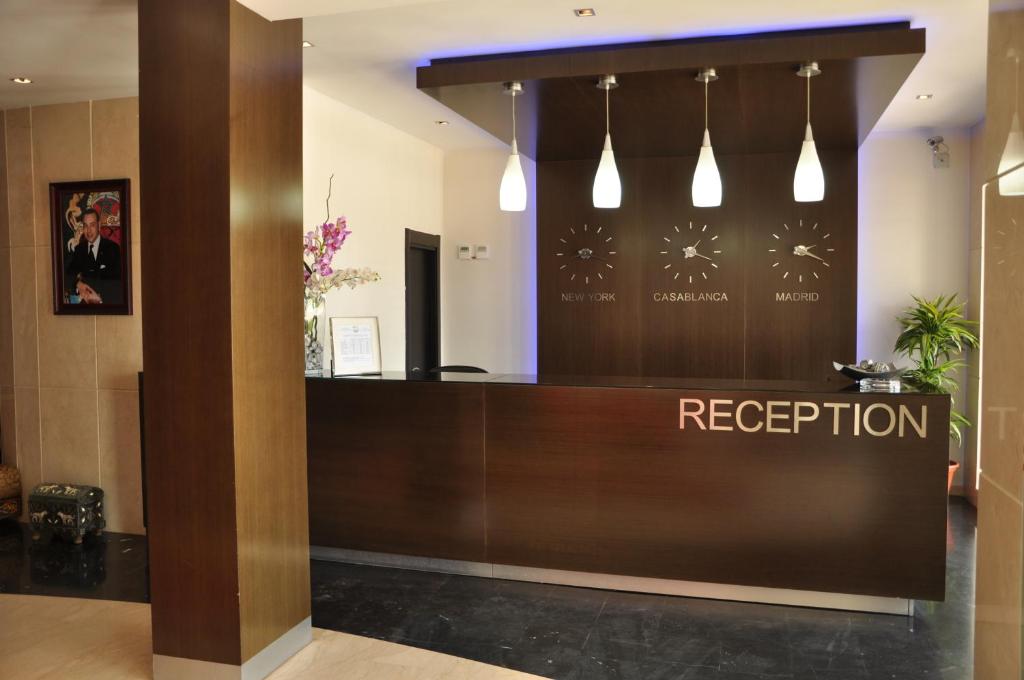 Front desk [24-hour]
