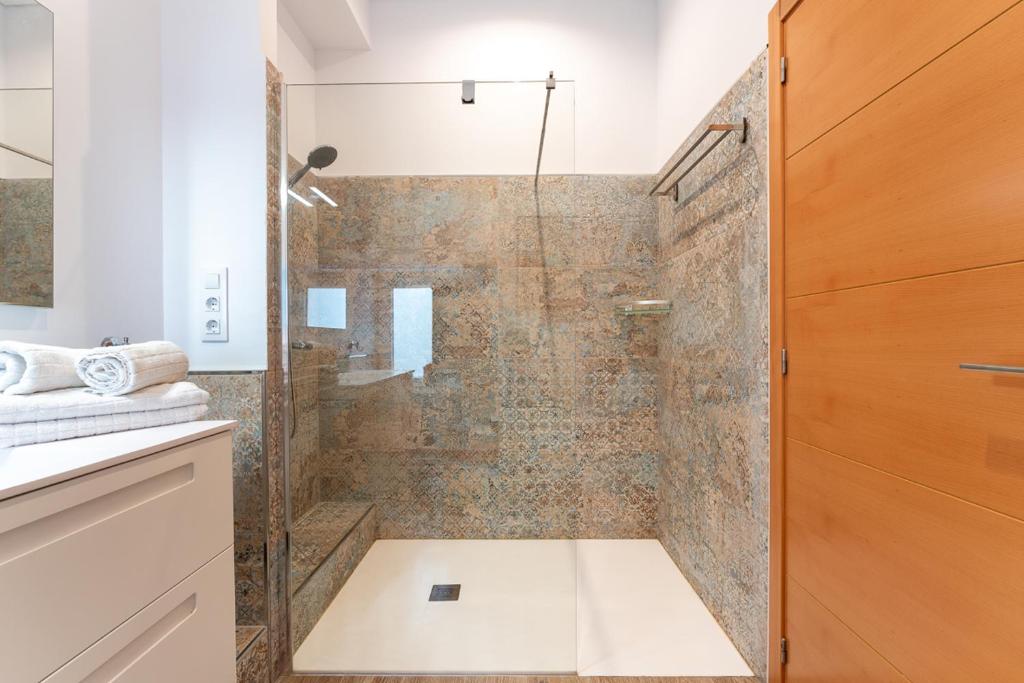 Estudio 2 PAX by costablancarent - 2