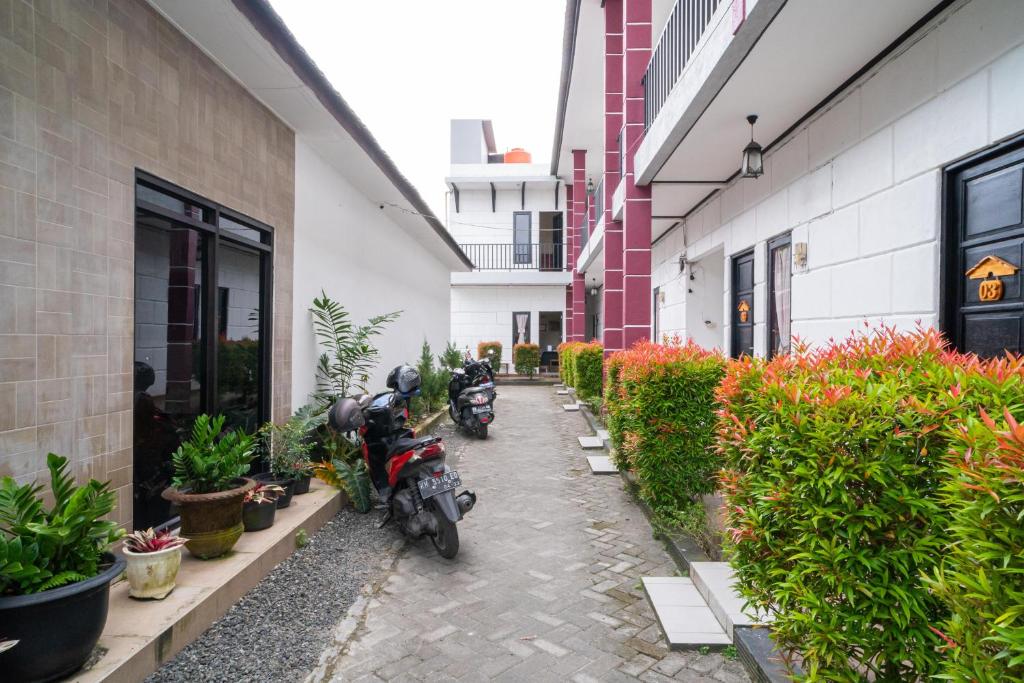 RedDoorz @ Wisma Pangrango photo