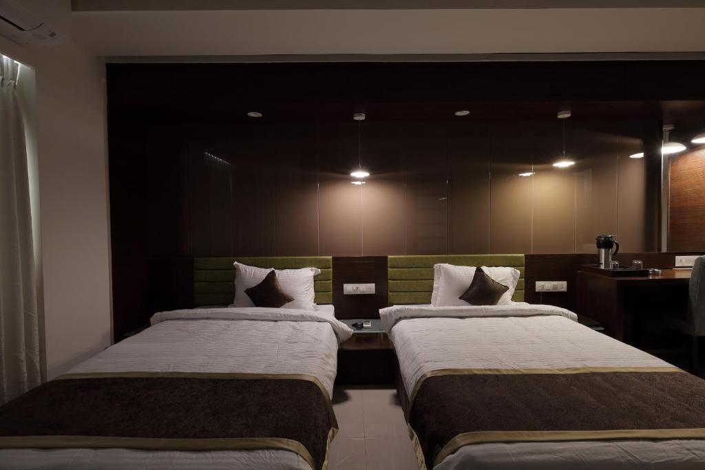 Hotel The Lotus Park photo