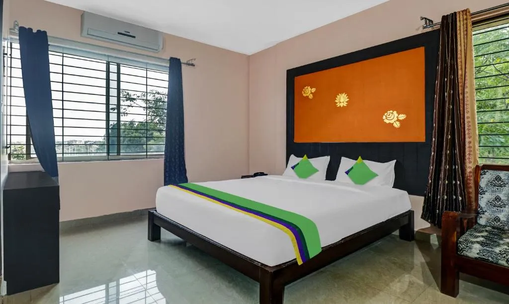 GRAND JP INN Near 2 km from Gundlupet bus stand，位于Gundlupet的酒店