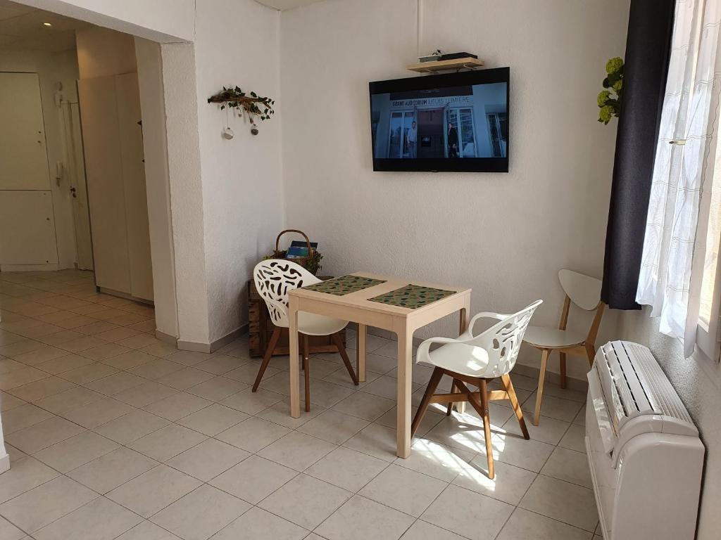 Suquet 22 – 2 Pièces, Cannes Cœur Historique, Calme, Plage à 300m, Parking - 5