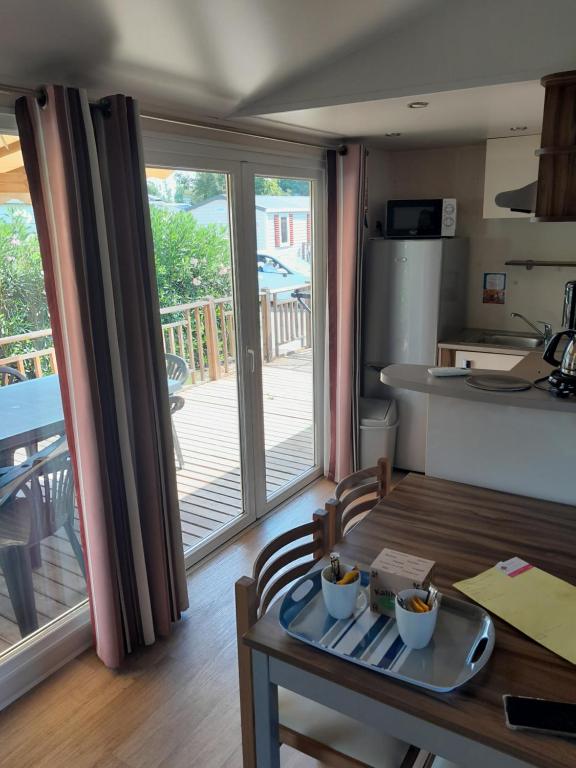 Grand mobilhome spacieux 8 places Fréjus avec piscine payante - 5