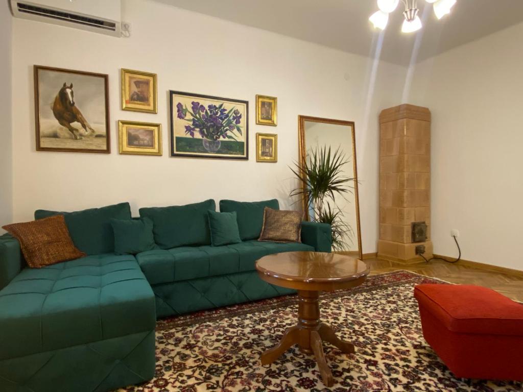 Local nest by Mili - 2