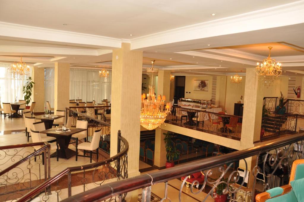 앰배서더 호텔 (Ambassador Hotel)