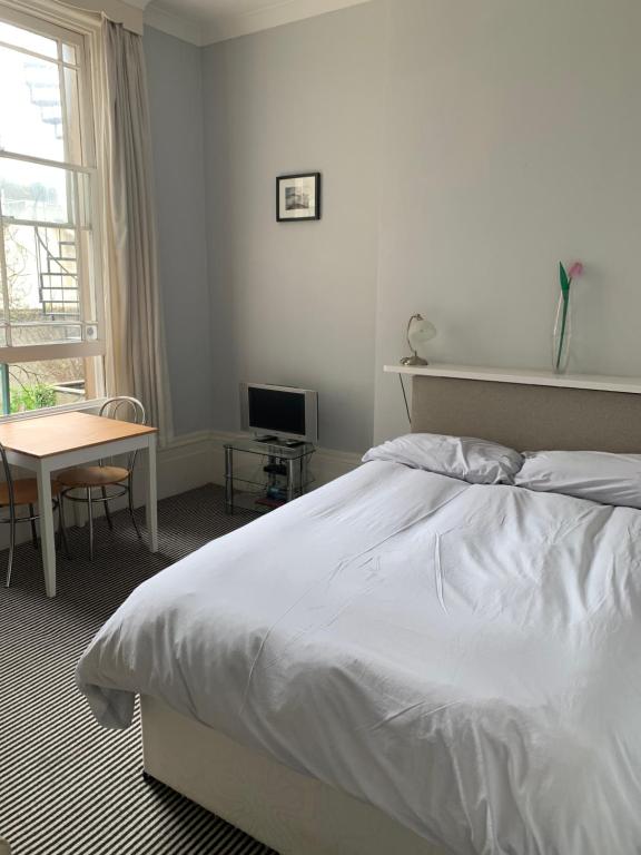 Studio flat Brighton Hove border, Brighton & Hove