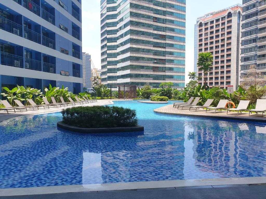 Makati, Fully furnished condo — Hotel in Manila