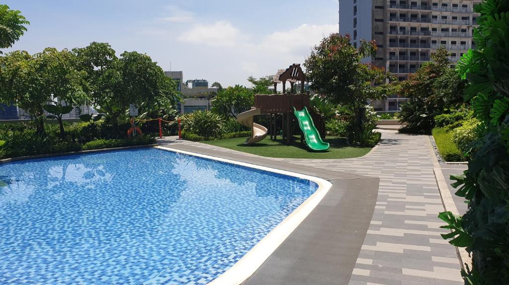 Makati, Fully furnished condo photo