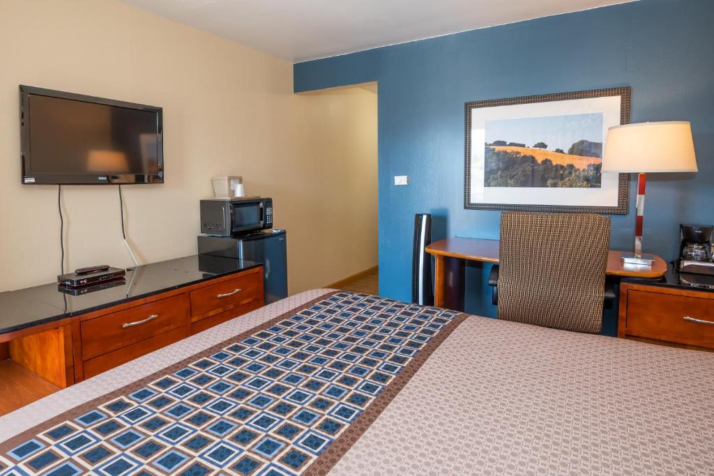 Riviera Inn photo