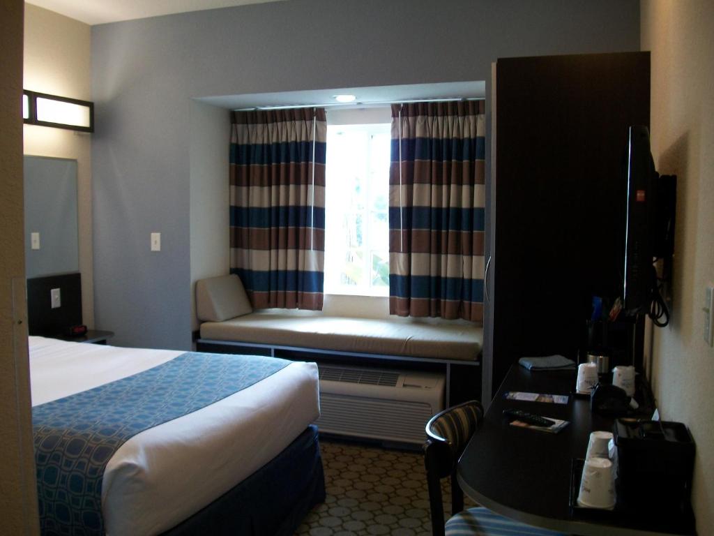 Microtel Inn & Suites by Wyndham Spring Hill/Weeki Wachee photo