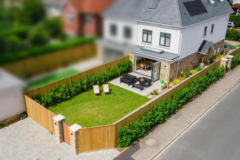 The Laurels by Grandeur Property, Poole