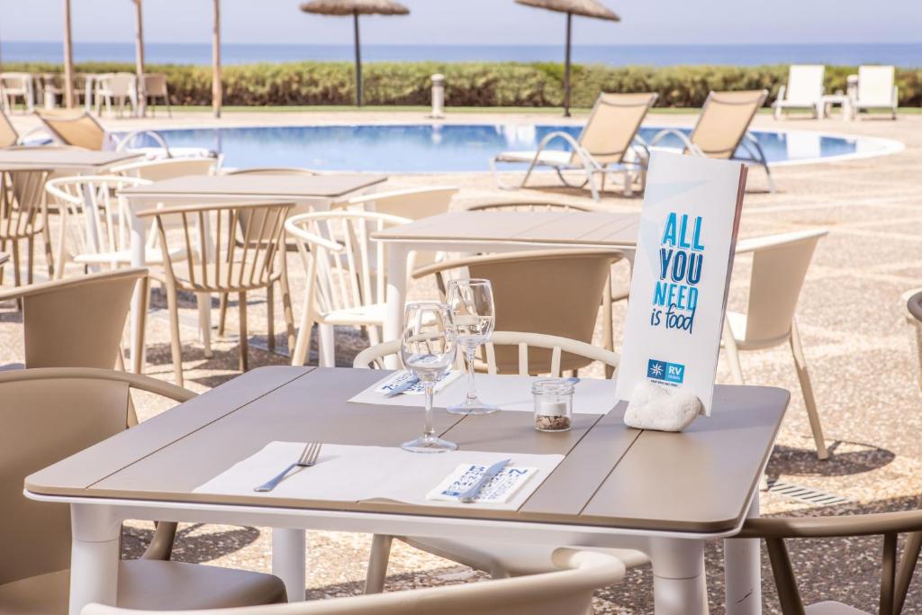 RVHotels Sea Club Menorca — Restaurant & bars in Cala'n Blanes, Balearic Islands