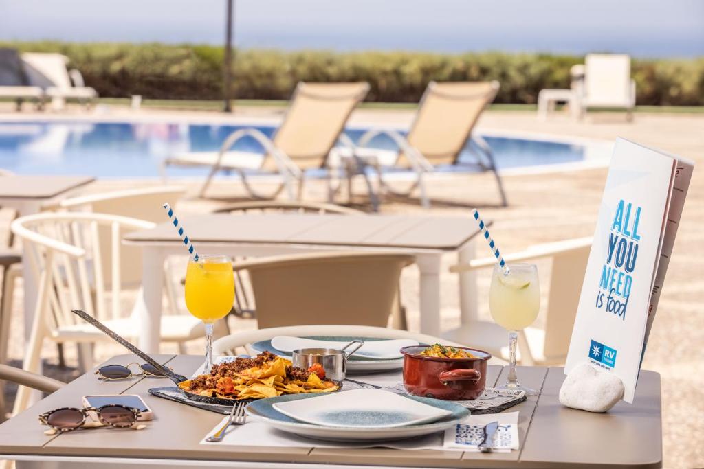 RVHotels Sea Club Menorca — Restaurant & bars in Cala'n Blanes, Balearic Islands