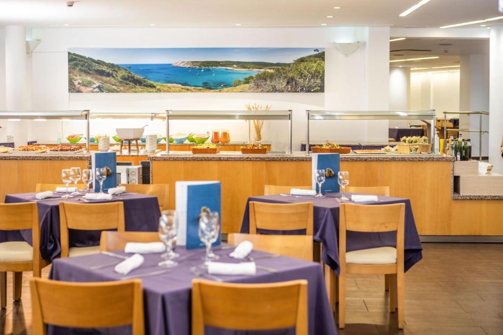 RVHotels Sea Club Menorca — Restaurant & bars in Cala'n Blanes, Balearic Islands