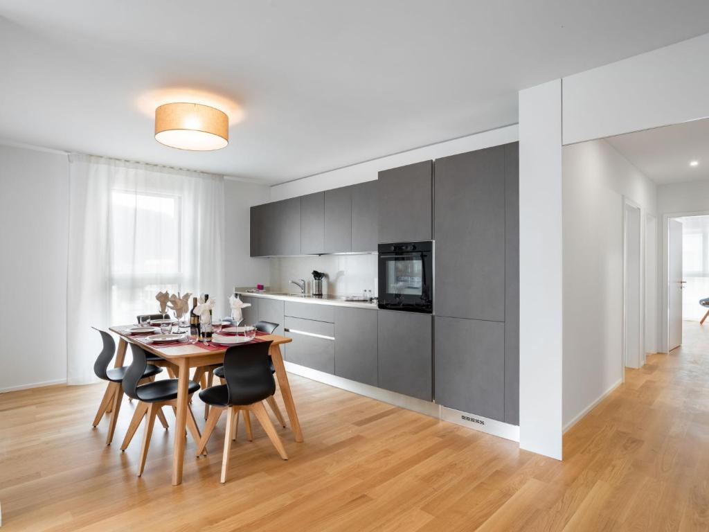 Apartment LocTowers A4-9-2 by Interhome - 3