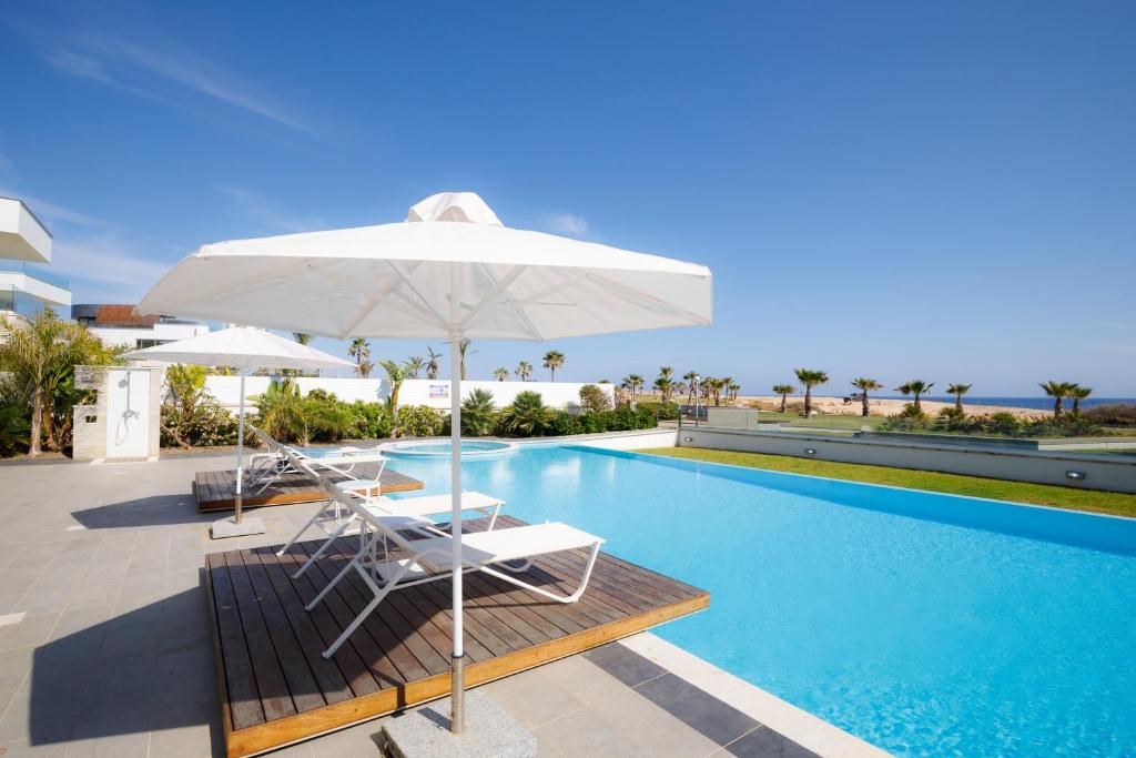 Tranquility Beachfront Villa photo