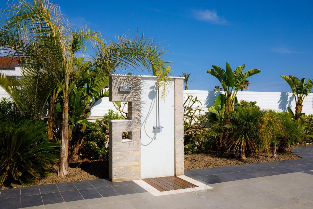 Tranquility Beachfront Villa photo