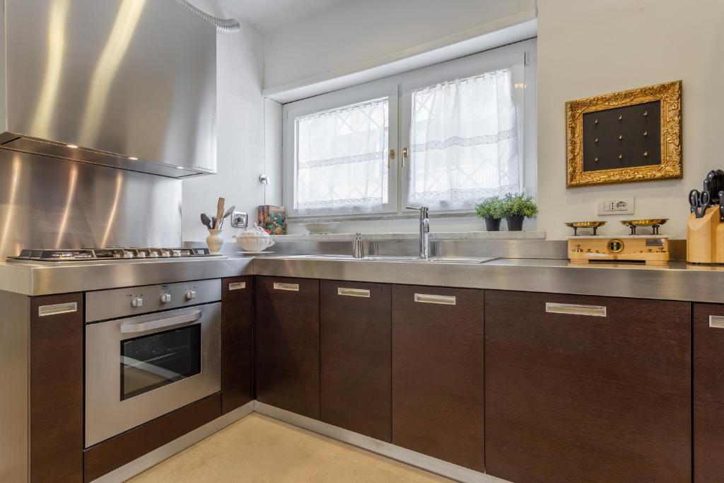 Ginevra Prestigious Apartment with Balcony close the Vatican - 4