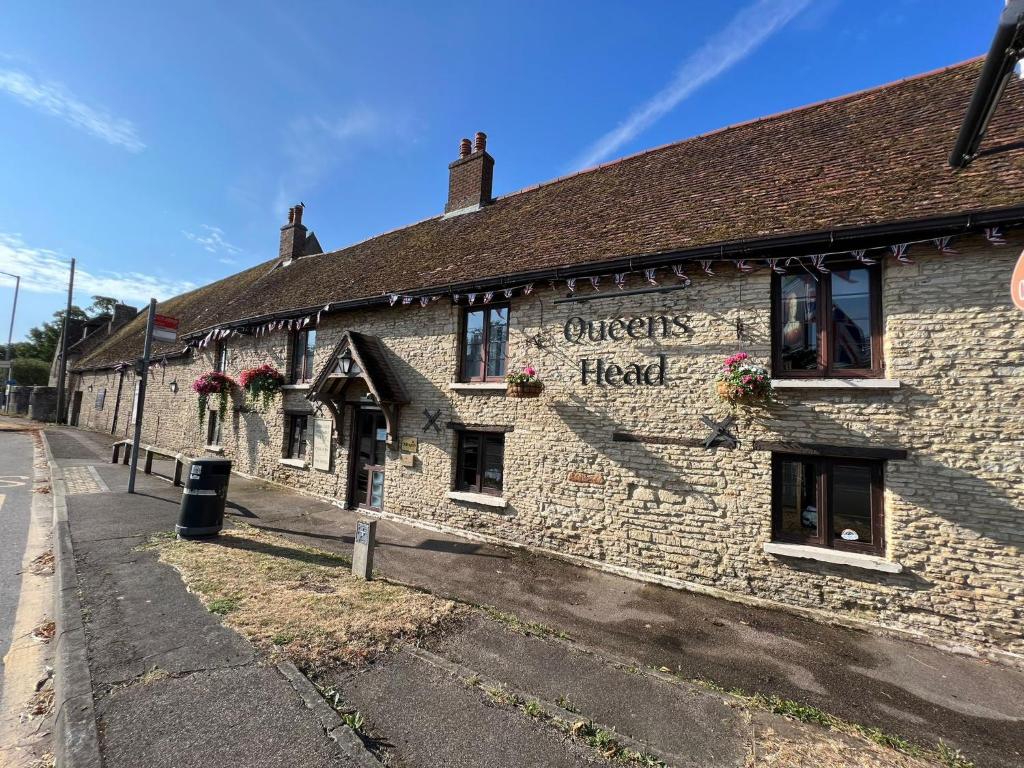 The Queen's Head in Milton Ernest, United Kingdom reviews, prices