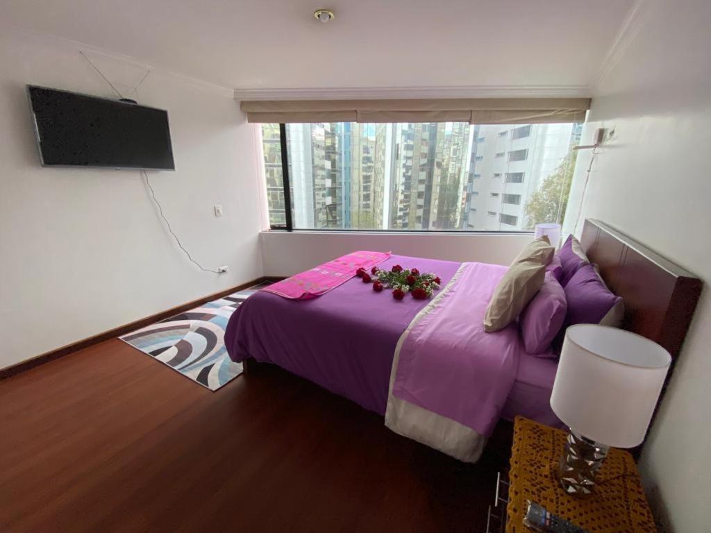 Rep Salvador, Quito 2-bedroom condo with parking and Netflix - 2