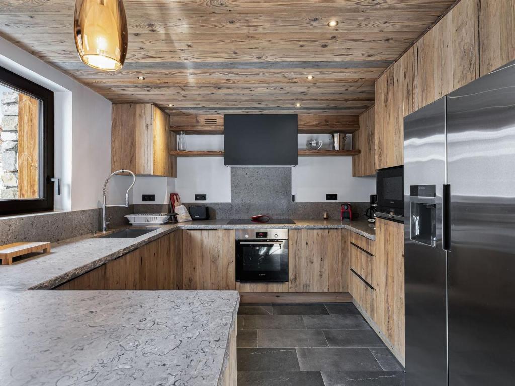 Chalet d'Exception avec Piscine, Hammam et Ascenseur à Val d'Isère, Proche des Pistes - FR-1-567-38 - 4