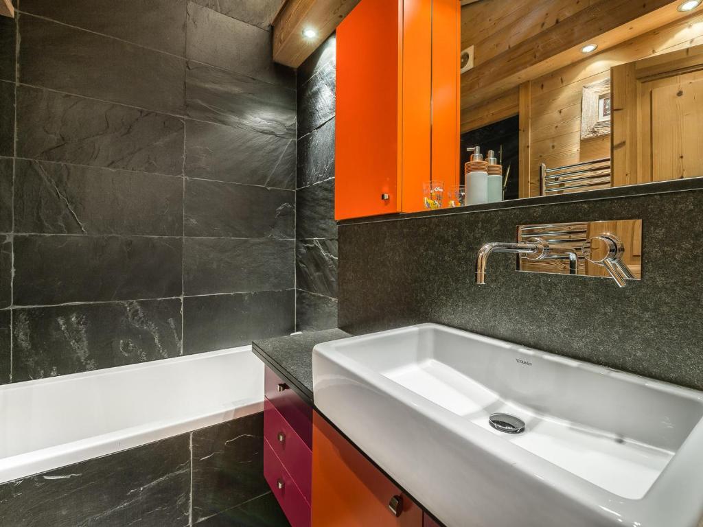 Appartement Duplex Moderne, Skis aux Pieds, Centre de Val-d'Isère - FR-1-567-56 - 3