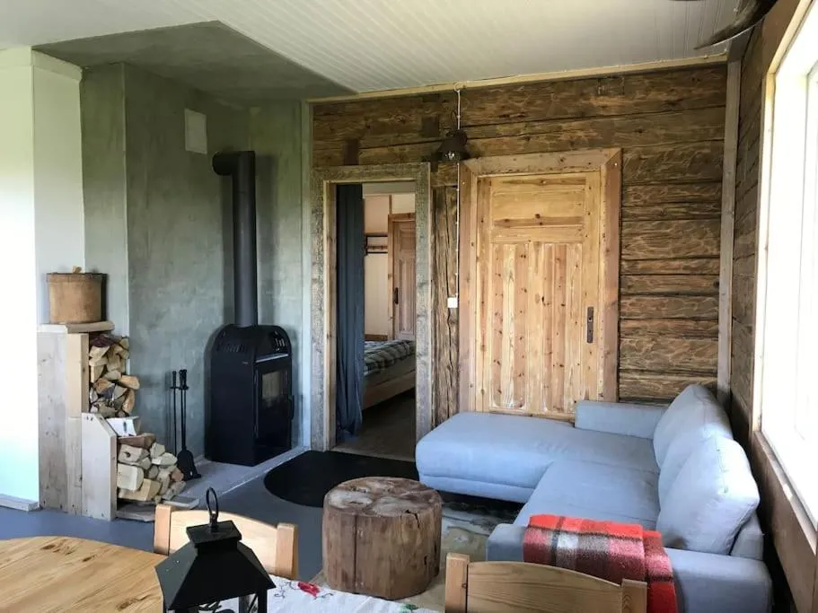 Cozy Stuga - Mountain View，位于Ramsele的酒店