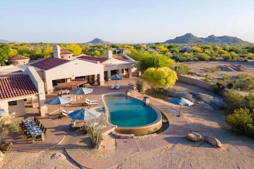 Bronco by AvantStay Incredible Views w Pool Hot Tub Outdoor Kitchen Game Room Movie Room