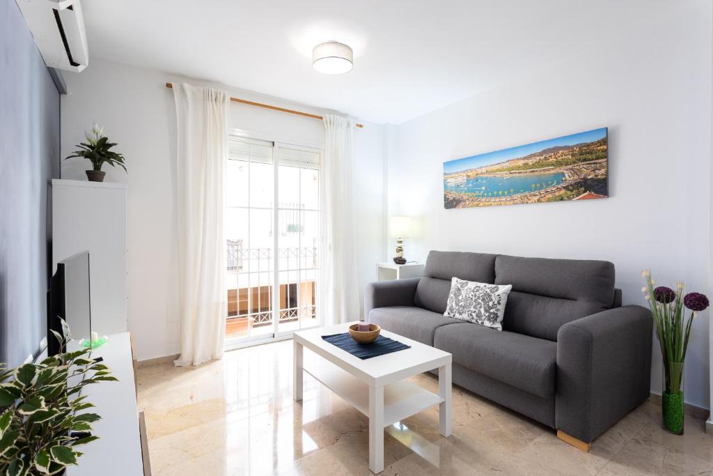 Holidays2Malaga Capuchinos French balconies, private parking, WiFi & Air con - 3