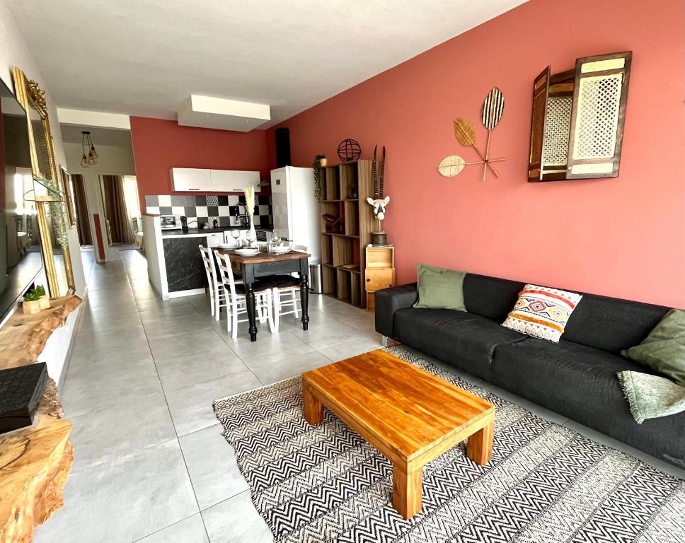 2 Bedrooms - Sea View Apartment, Nice