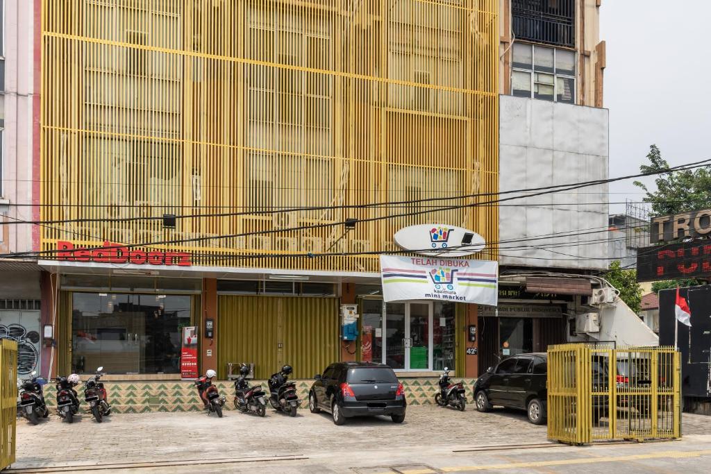 RedDoorz Plus Near RS Royal Taruma Grogol RedDoorz Plus Near RS Royal Taruma Grogol