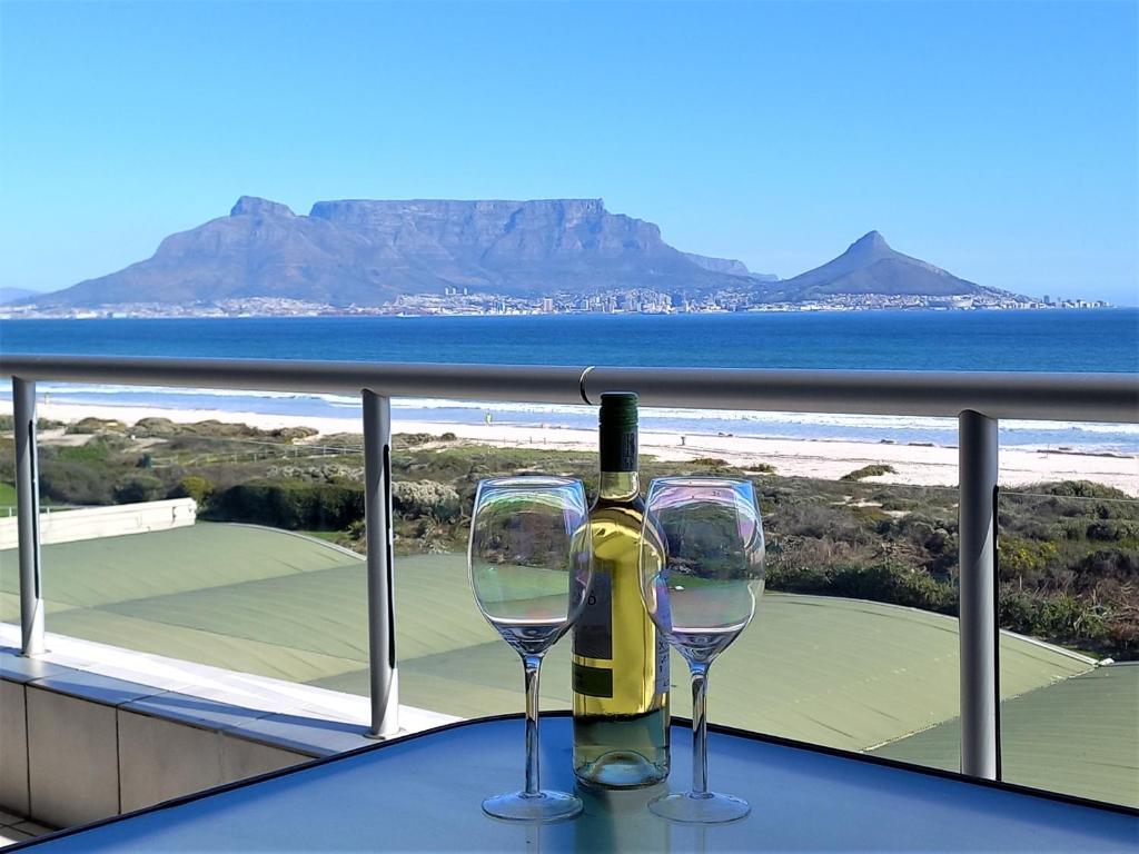 Dolphin Beach H203 Table Mountain Views, Bloubergstrand