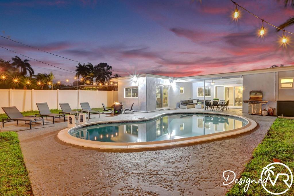 Modern 5BR with Private Heated Pool