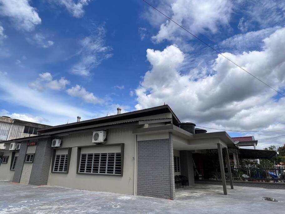 You&amp;Me Corner Lot Homestay 17PAX — Hotel in Port Dickson
