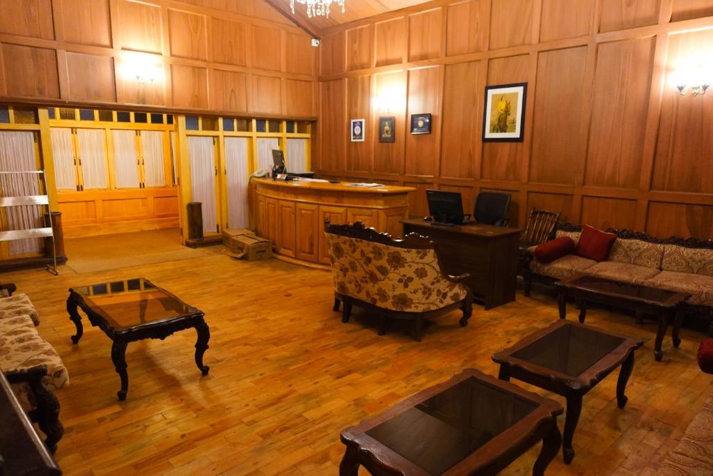 フロント・ロビー